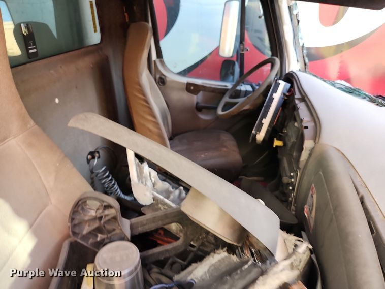 image for item DI6258 2004 Freightliner Business Class M2  refrigerated truck