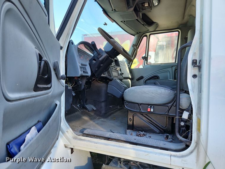 image for item DI6268 2007 International 4300  refrigerated truck