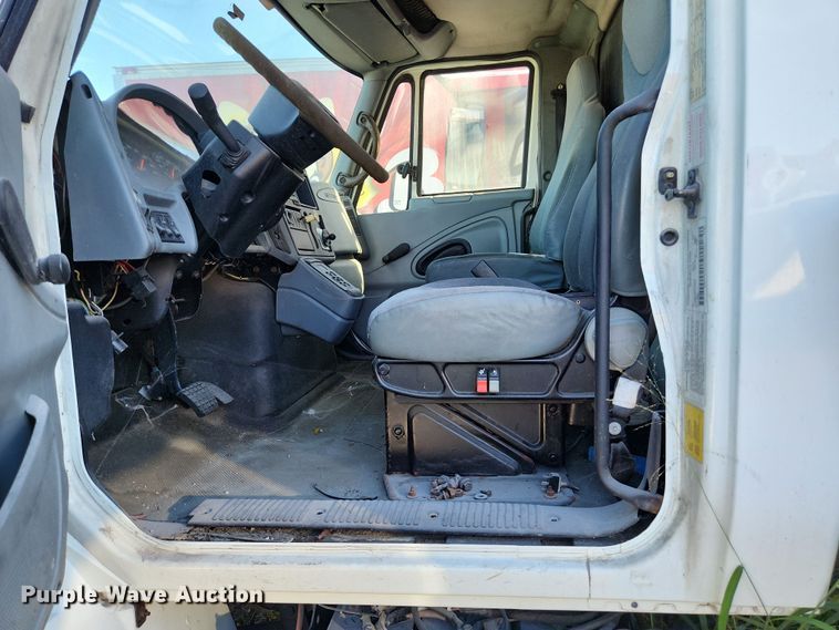 image for item DI6268 2007 International 4300  refrigerated truck