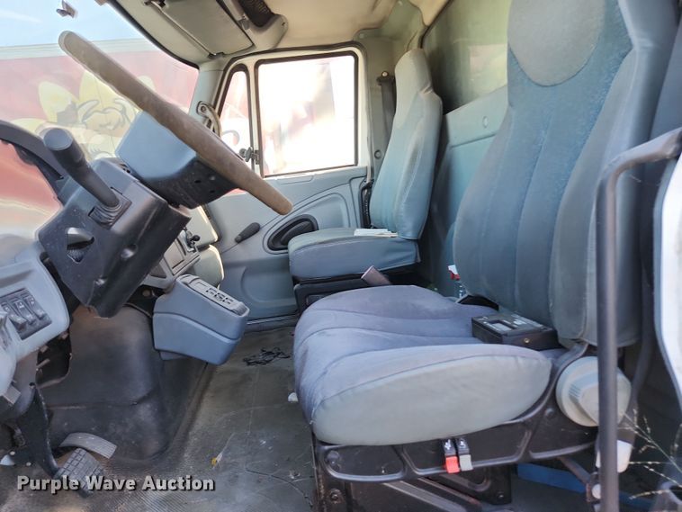 image for item DI6268 2007 International 4300  refrigerated truck