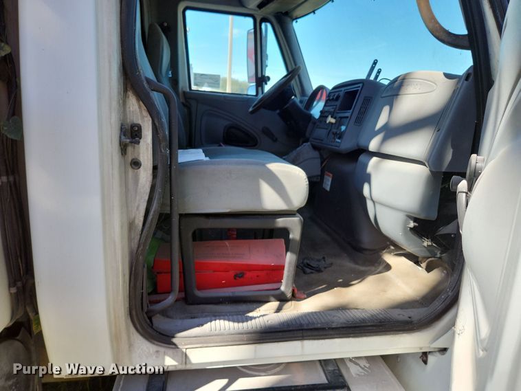 image for item DI6268 2007 International 4300  refrigerated truck