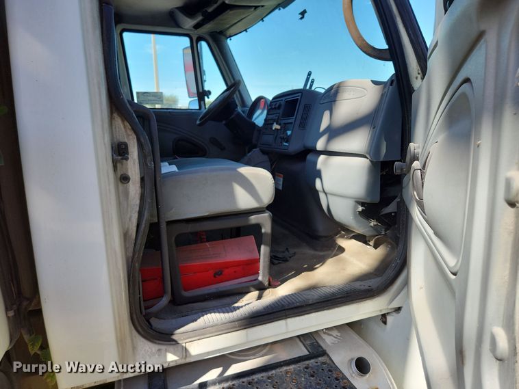 image for item DI6268 2007 International 4300  refrigerated truck