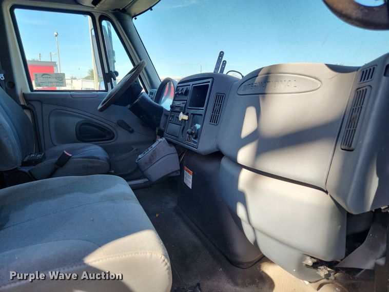 image for item DI6268 2007 International 4300  refrigerated truck