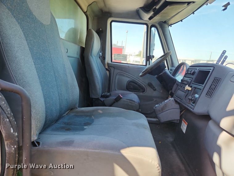 image for item DI6268 2007 International 4300  refrigerated truck