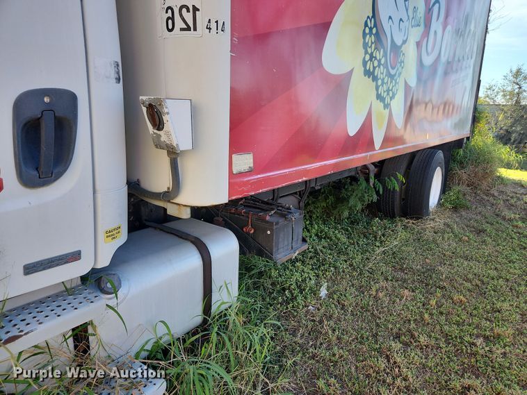 image for item DI6269 2004 Freightliner Business Class M2  refrigerated truck