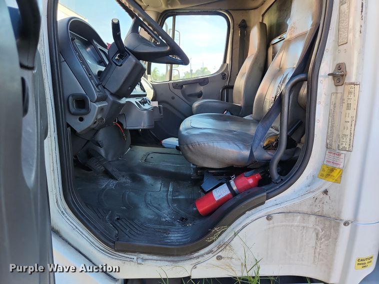 image for item DI6269 2004 Freightliner Business Class M2  refrigerated truck