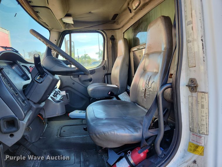 image for item DI6269 2004 Freightliner Business Class M2  refrigerated truck