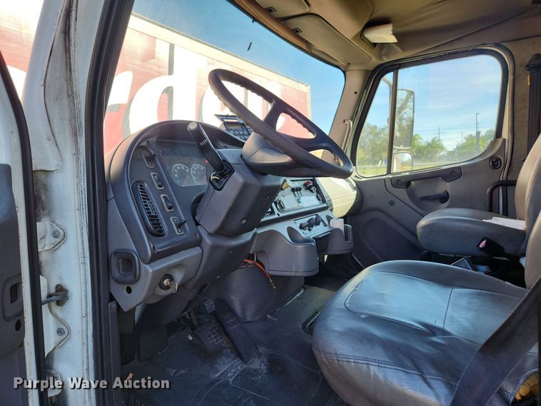 image for item DI6269 2004 Freightliner Business Class M2  refrigerated truck