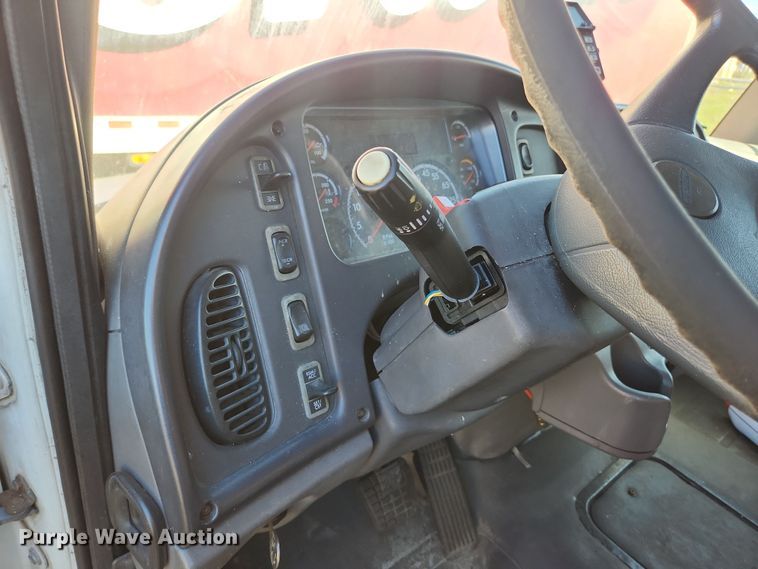 image for item DI6269 2004 Freightliner Business Class M2  refrigerated truck