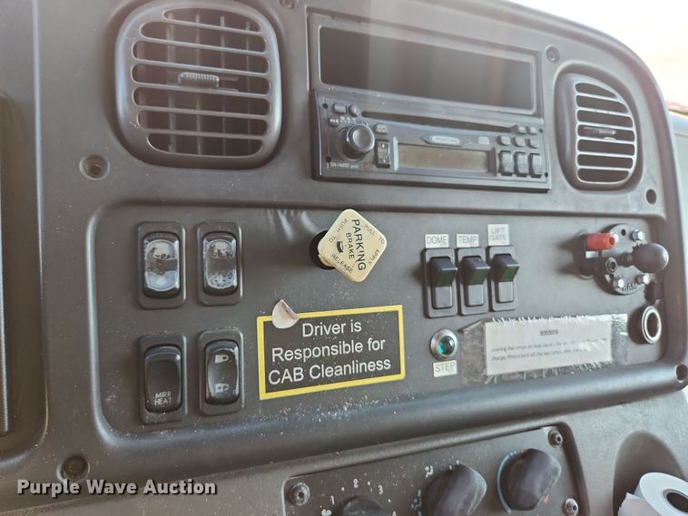 image for item DI6269 2004 Freightliner Business Class M2  refrigerated truck