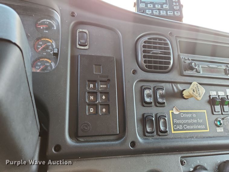 image for item DI6269 2004 Freightliner Business Class M2  refrigerated truck