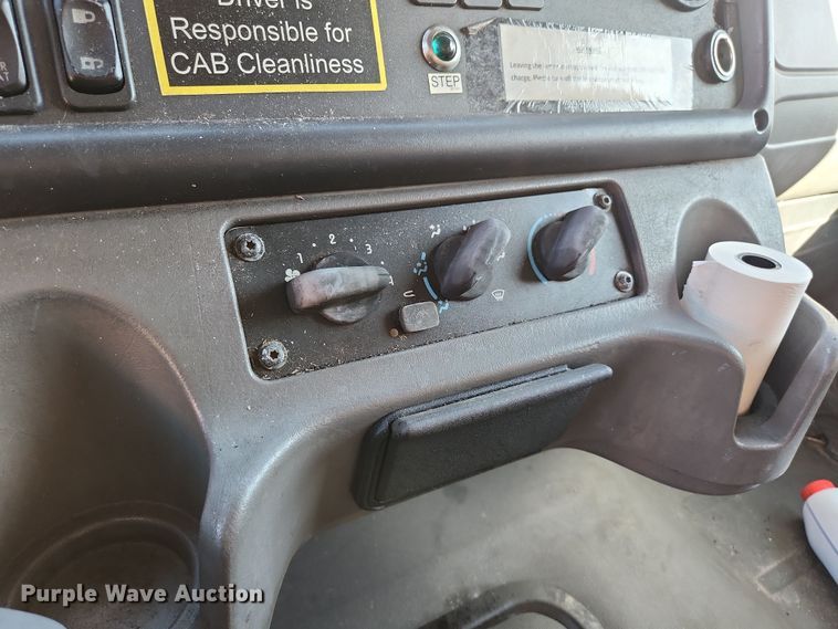 image for item DI6269 2004 Freightliner Business Class M2  refrigerated truck