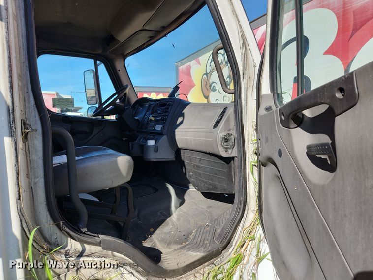 image for item DI6269 2004 Freightliner Business Class M2  refrigerated truck