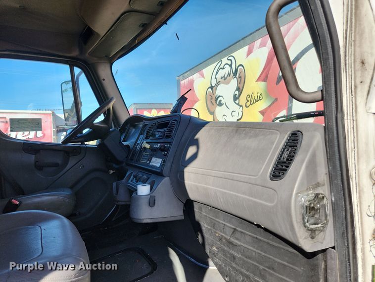 image for item DI6269 2004 Freightliner Business Class M2  refrigerated truck