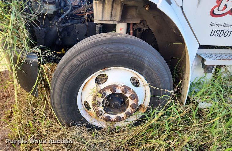 image for item DI6269 2004 Freightliner Business Class M2  refrigerated truck