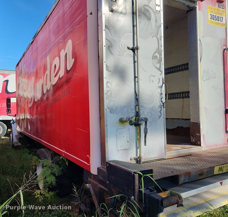 image for item DI6270 2005 Freightliner M2 106  box truck