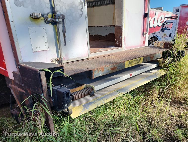 image for item DI6270 2005 Freightliner M2 106  box truck