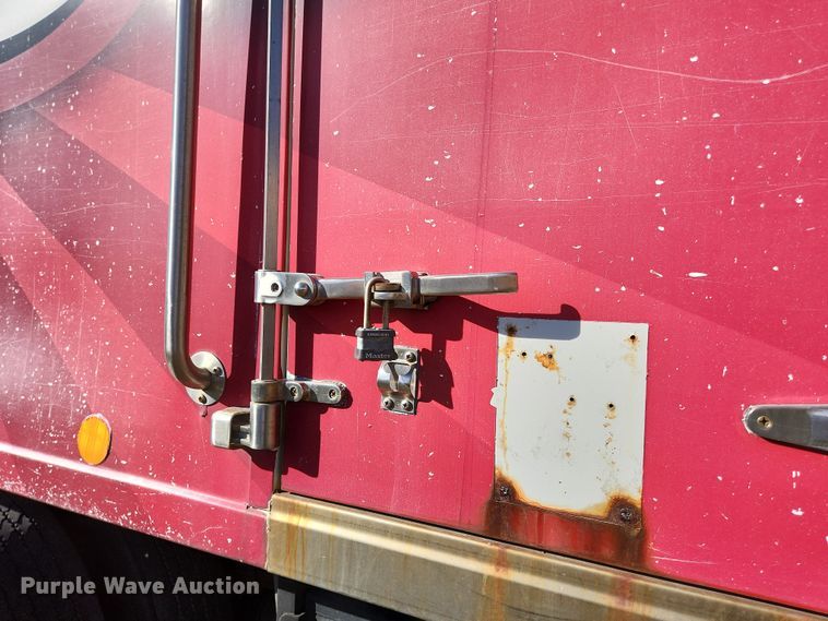 image for item DI6270 2005 Freightliner M2 106  box truck