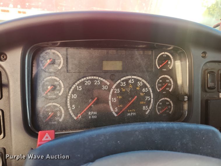 image for item DI6270 2005 Freightliner M2 106  box truck