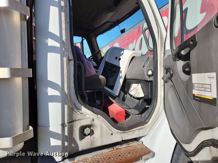 image for item DI6270 2005 Freightliner M2 106  box truck