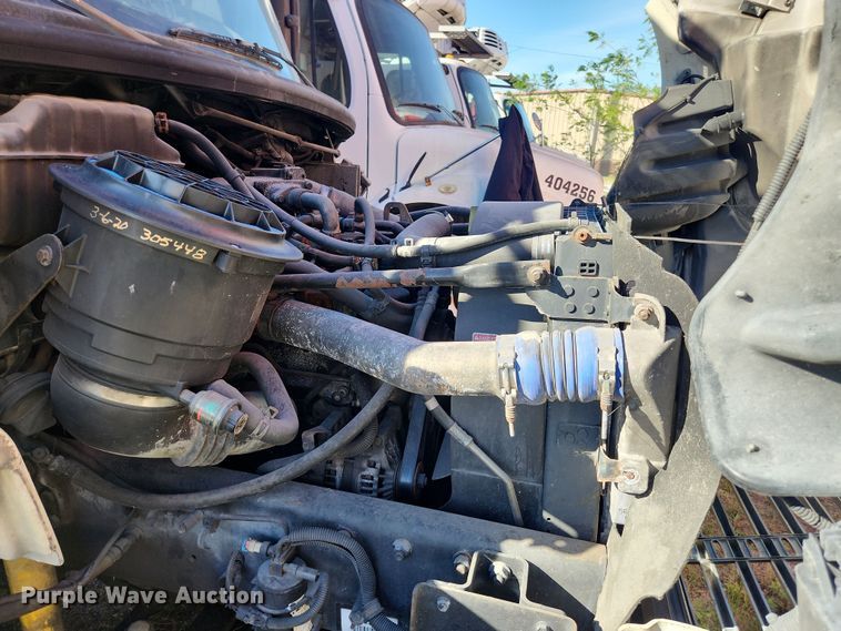 image for item DI6270 2005 Freightliner M2 106  box truck