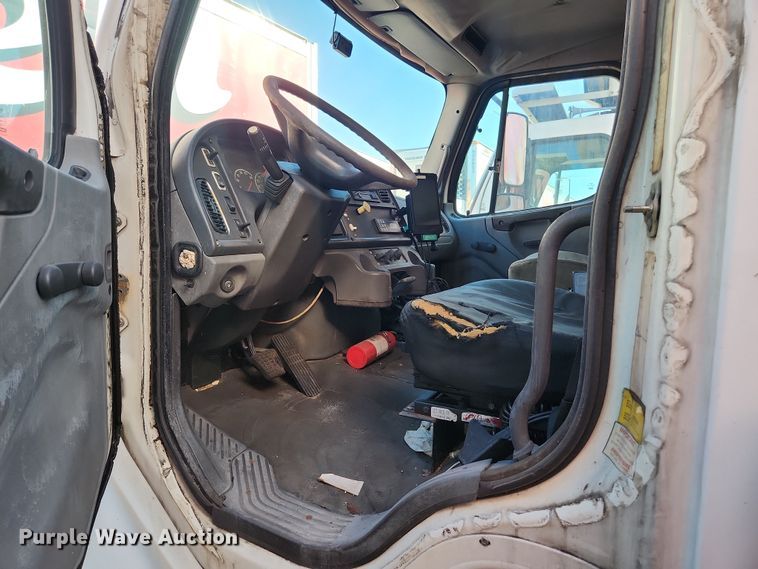 image for item DI6271 2004 Freightliner Business Class M2  refrigerated truck