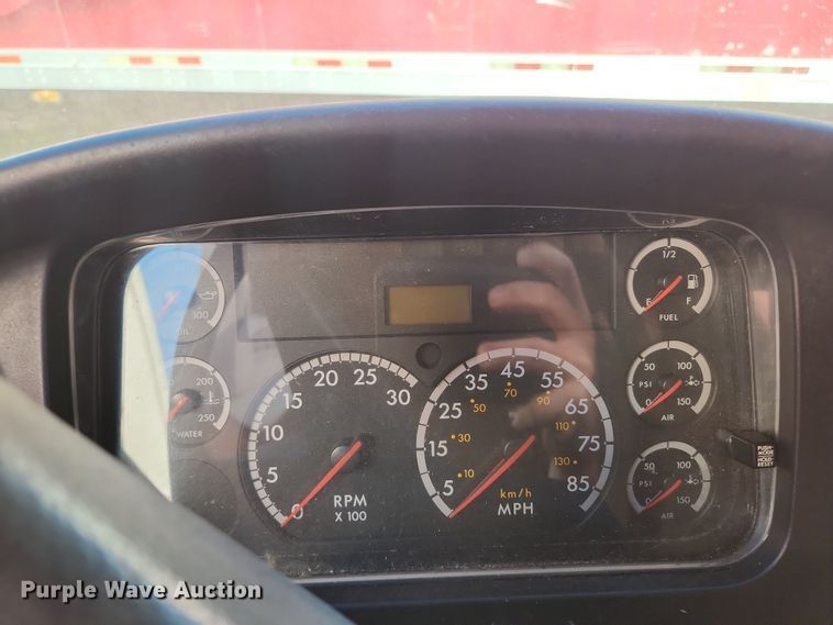 image for item DI6271 2004 Freightliner Business Class M2  refrigerated truck