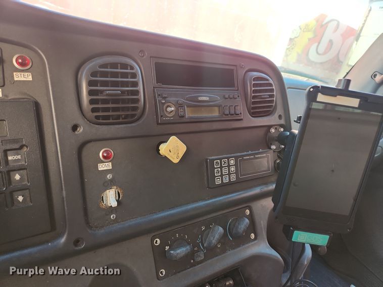 image for item DI6271 2004 Freightliner Business Class M2  refrigerated truck