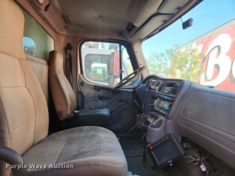 image for item DI6271 2004 Freightliner Business Class M2  refrigerated truck