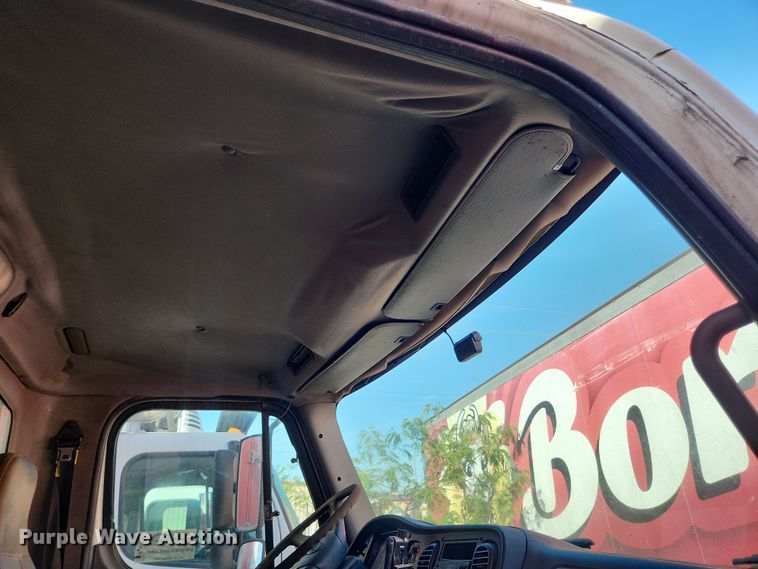 image for item DI6271 2004 Freightliner Business Class M2  refrigerated truck