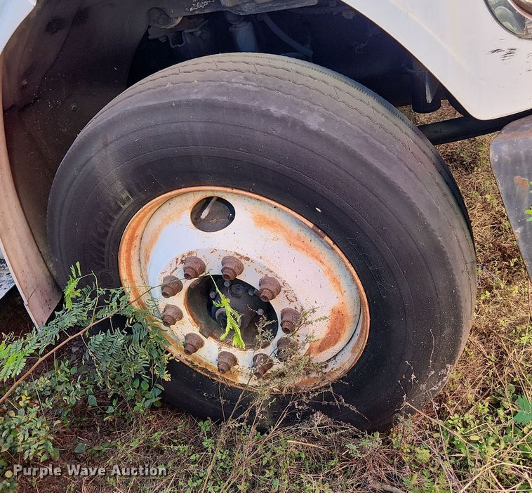 image for item DI6271 2004 Freightliner Business Class M2  refrigerated truck