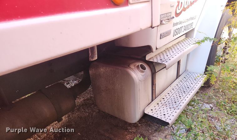 image for item DI6272 2004 Freightliner Business Class M2  refrigerated truck