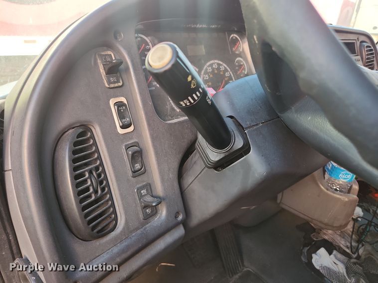 image for item DI6272 2004 Freightliner Business Class M2  refrigerated truck