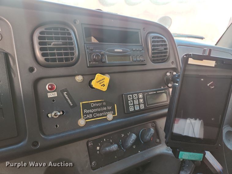 image for item DI6272 2004 Freightliner Business Class M2  refrigerated truck