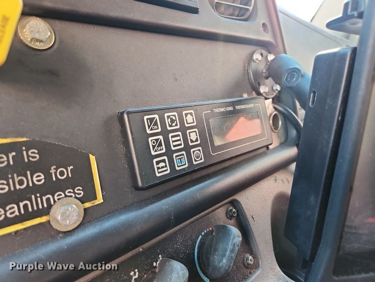 image for item DI6272 2004 Freightliner Business Class M2  refrigerated truck