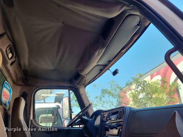 image for item DI6272 2004 Freightliner Business Class M2  refrigerated truck