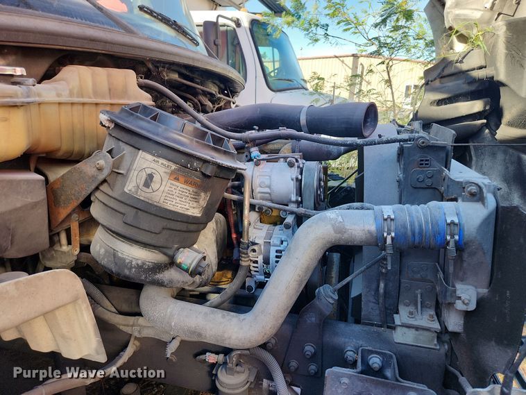 image for item DI6272 2004 Freightliner Business Class M2  refrigerated truck