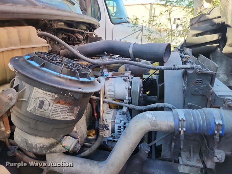 image for item DI6272 2004 Freightliner Business Class M2  refrigerated truck