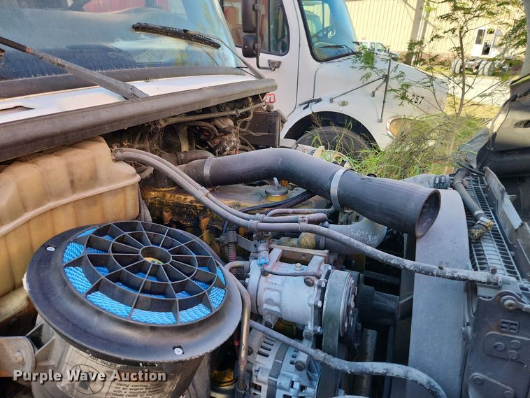 image for item DI6272 2004 Freightliner Business Class M2  refrigerated truck