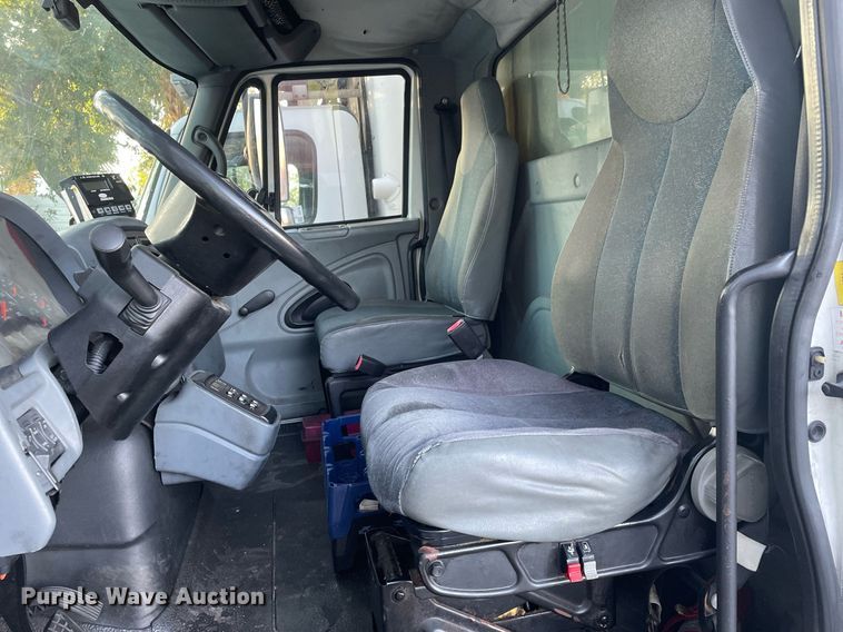 image for item DI6273 2007 International 4300  refrigerated truck