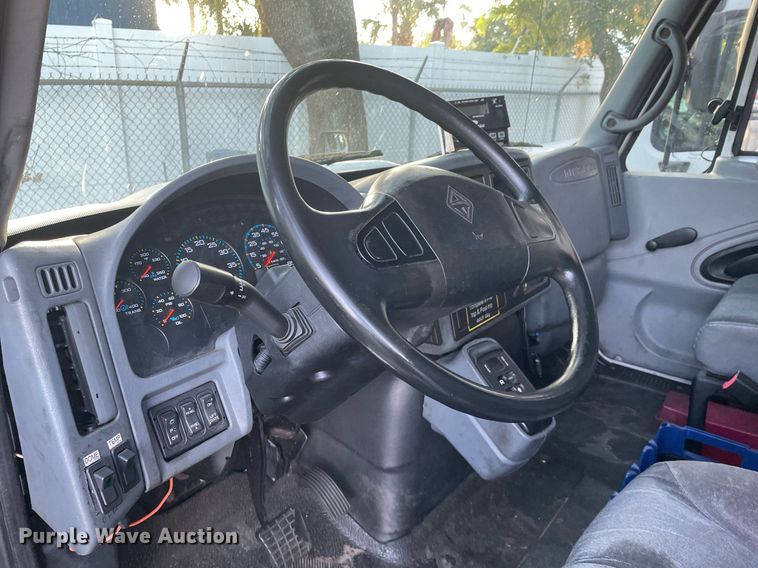 image for item DI6273 2007 International 4300  refrigerated truck