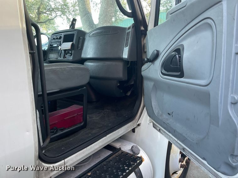 image for item DI6273 2007 International 4300  refrigerated truck