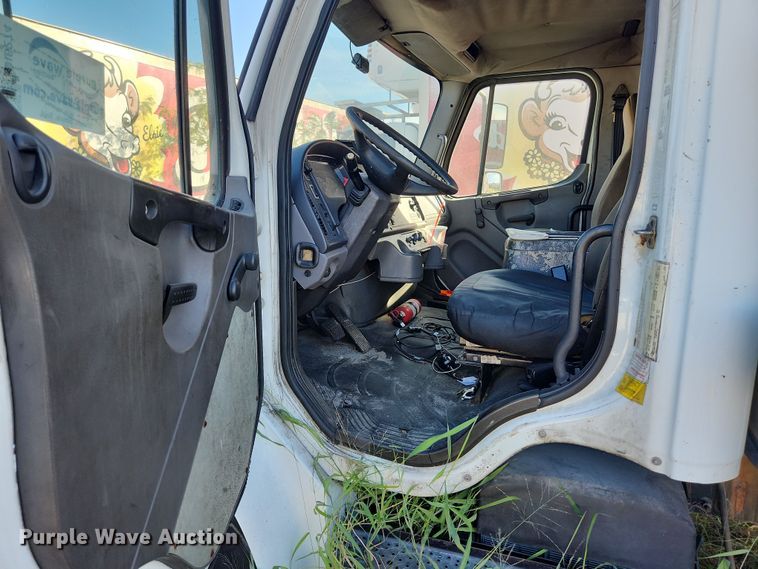 image for item DI6274 2005 Freightliner Business Class M2  refrigerated truck