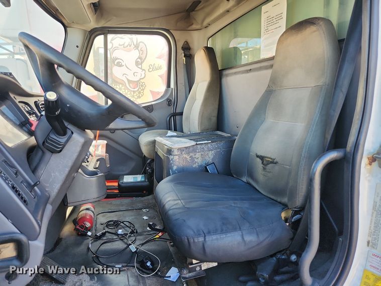 image for item DI6274 2005 Freightliner Business Class M2  refrigerated truck