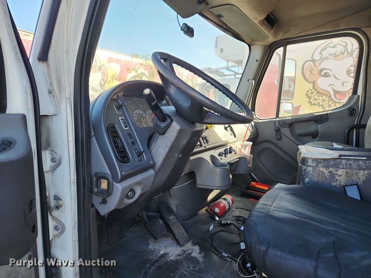 image for item DI6274 2005 Freightliner Business Class M2  refrigerated truck