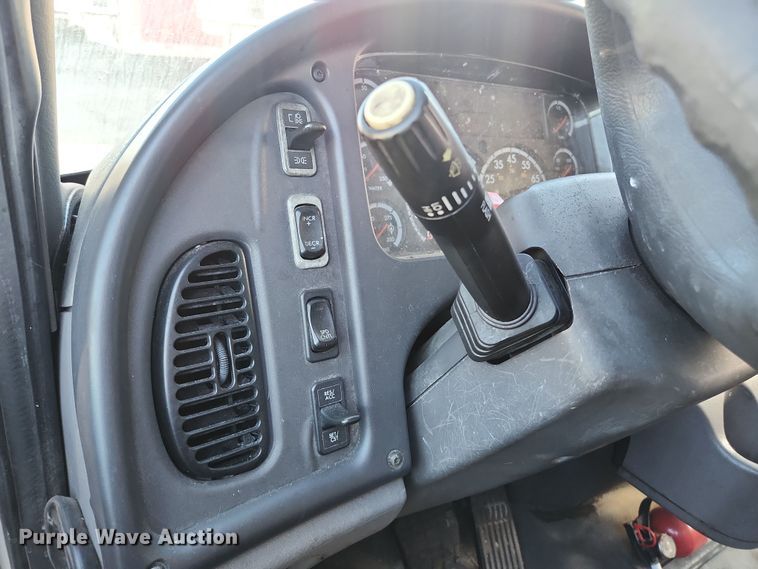 image for item DI6274 2005 Freightliner Business Class M2  refrigerated truck