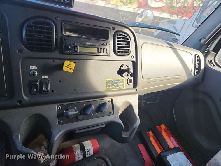 image for item DI6274 2005 Freightliner Business Class M2  refrigerated truck