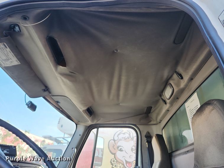 image for item DI6274 2005 Freightliner Business Class M2  refrigerated truck