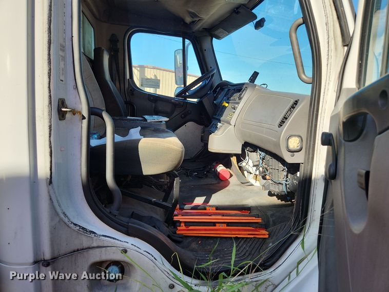 image for item DI6274 2005 Freightliner Business Class M2  refrigerated truck