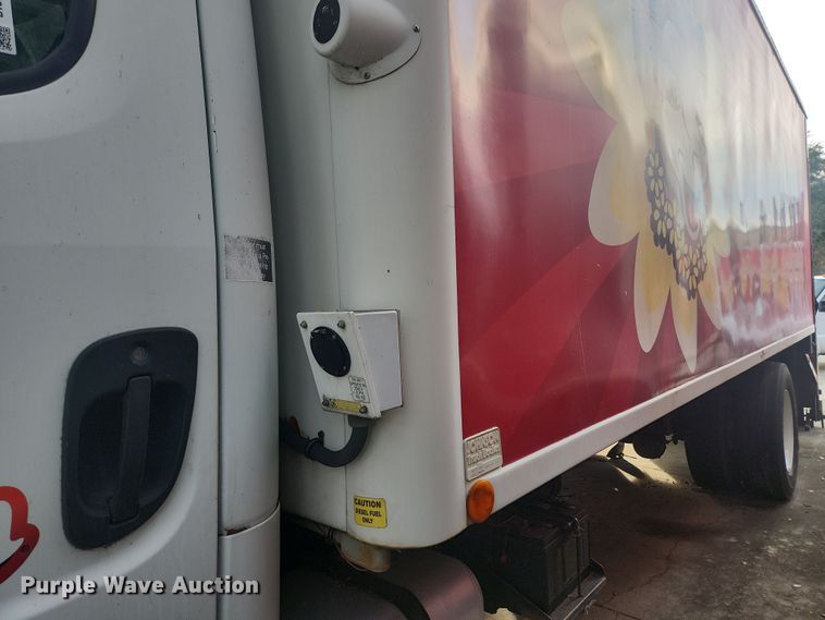 image for item DI6275 2004 Freightliner Business Class M2  refrigerated truck